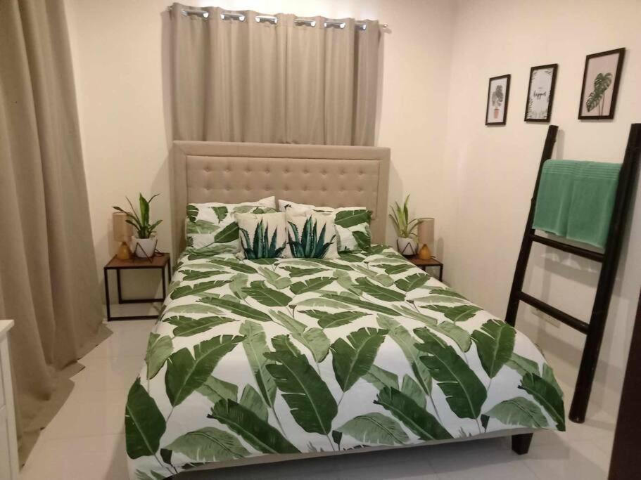 Home Away From Home. Bacolod Exterior foto